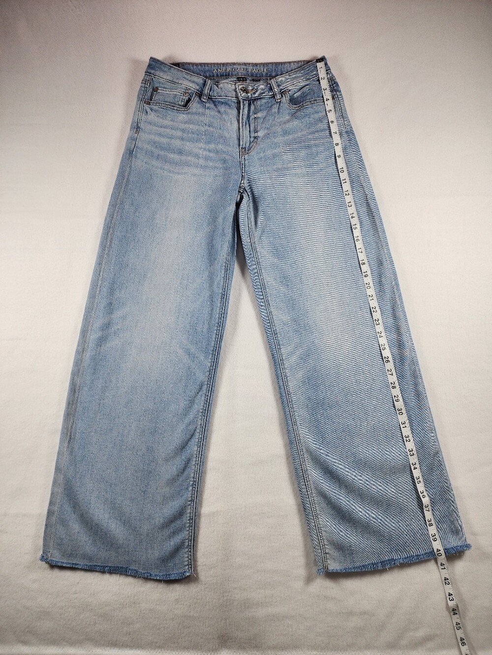 American Eagle Baggy Wide Leg Jeans Low Rise Raw Hem Light Wash Size 4 - Picture 3 of 12